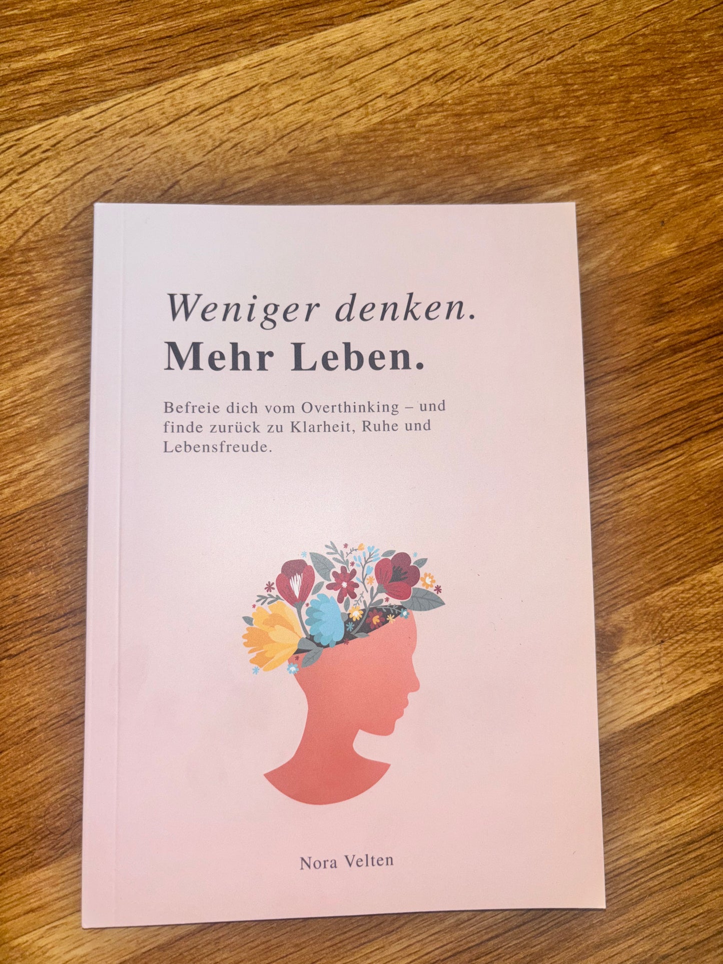 Erlebe die Magie des Lesens mit unserem Buch. Tauche ein in eine Welt voller Abenteuer und Emotionen. Egal ob du auf der Suche nach Spannung, Liebe oder Wissen bist, unser Buch bietet alles, was dein Leserherz begehrt. Lass dich verzaubern und entdecke ne